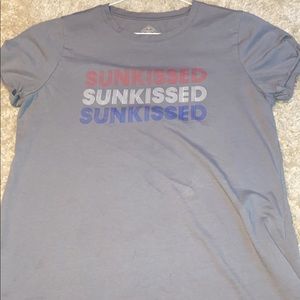 grey sun kissed woman’s tee shirt